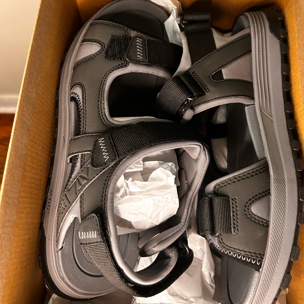 NWT original box men’s Clark sandals